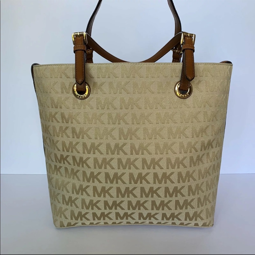 MICHAEL KORS JET SET ITEM Signature Grab Bag Tote